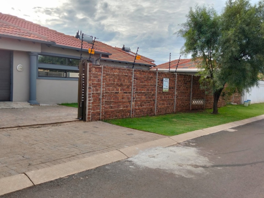 3 Bedroom Property for Sale in Sky City Gauteng