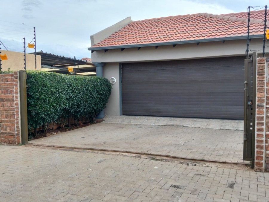 3 Bedroom Property for Sale in Sky City Gauteng