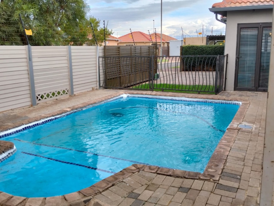 3 Bedroom Property for Sale in Sky City Gauteng