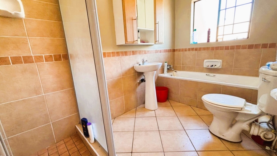 2 Bedroom Property for Sale in Eco Park Gauteng