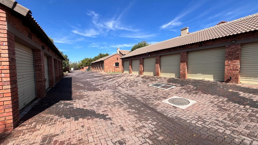 2 Bedroom Property for Sale in Eco Park Gauteng