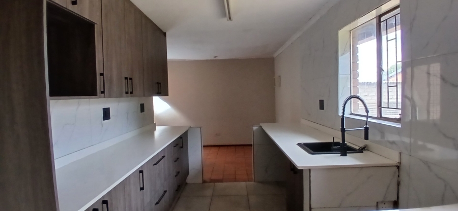 3 Bedroom Property for Sale in Heuweloord Gauteng