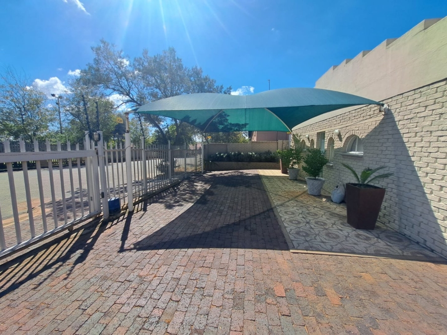 9 Bedroom Property for Sale in Rensburg Gauteng