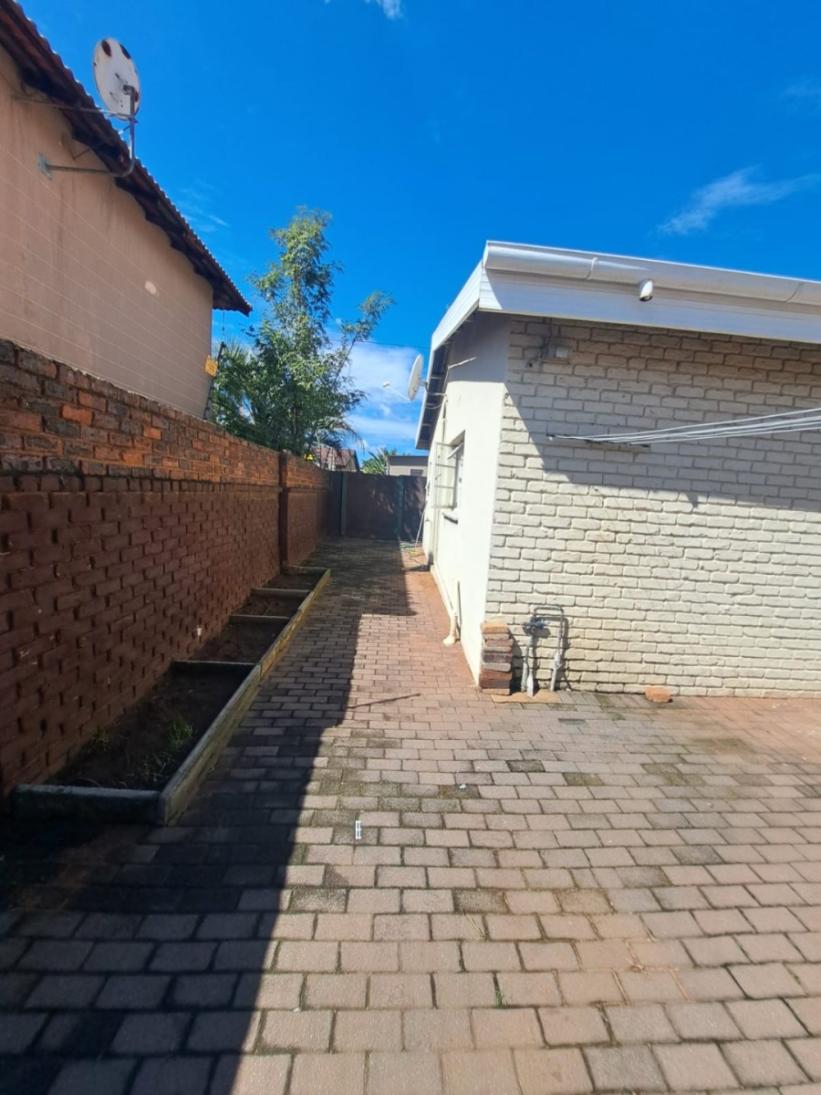 9 Bedroom Property for Sale in Rensburg Gauteng