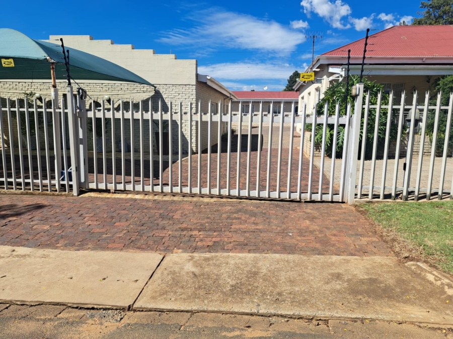 9 Bedroom Property for Sale in Rensburg Gauteng
