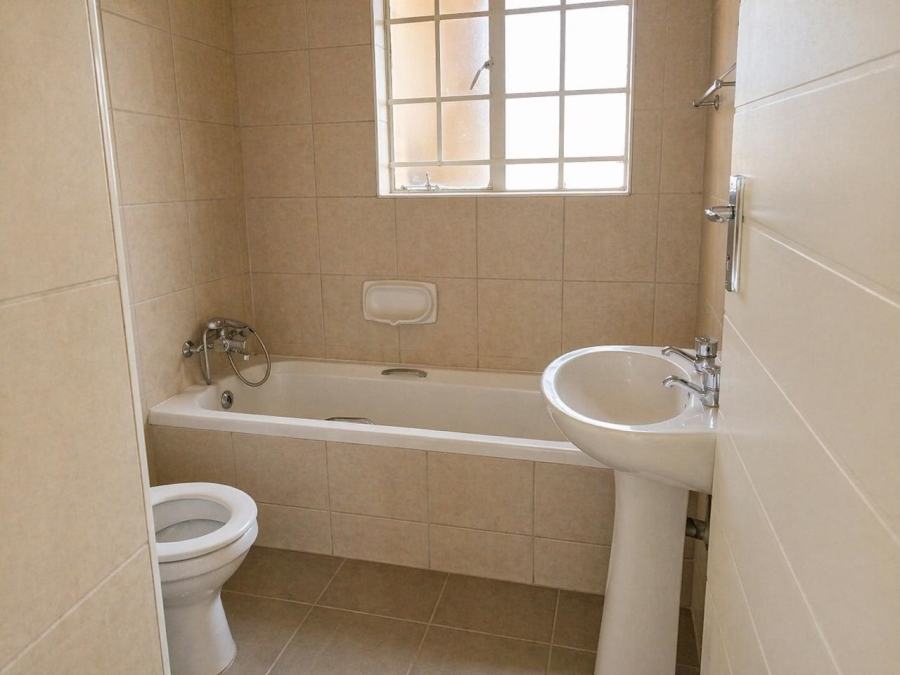 To Let 2 Bedroom Property for Rent in Noordwyk Gauteng