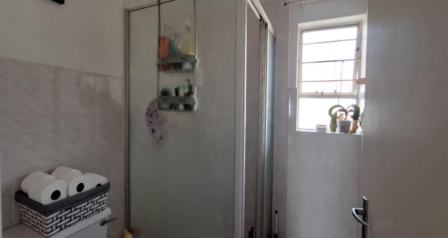 2 Bedroom Property for Sale in Glen Marais Gauteng