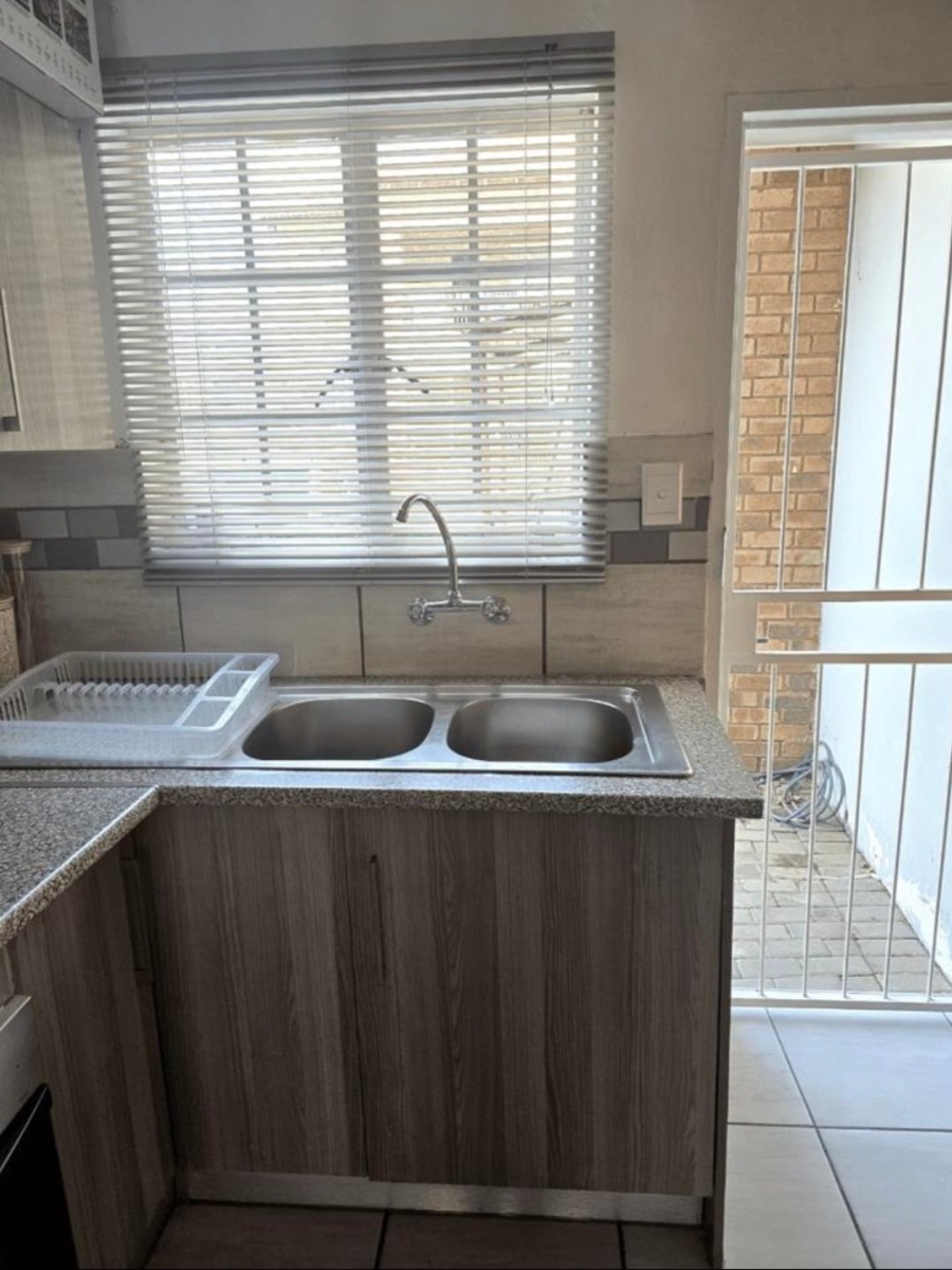 2 Bedroom Property for Sale in Noordwyk Gauteng