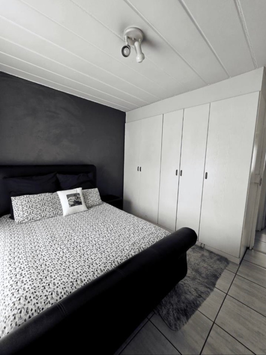 2 Bedroom Property for Sale in Noordwyk Gauteng