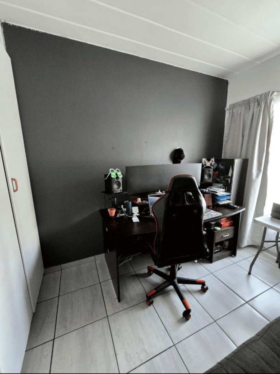 2 Bedroom Property for Sale in Noordwyk Gauteng