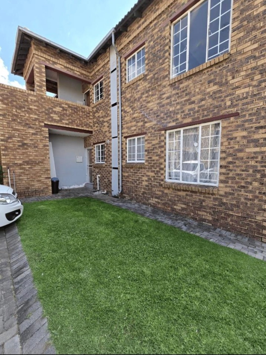2 Bedroom Property for Sale in Noordwyk Gauteng