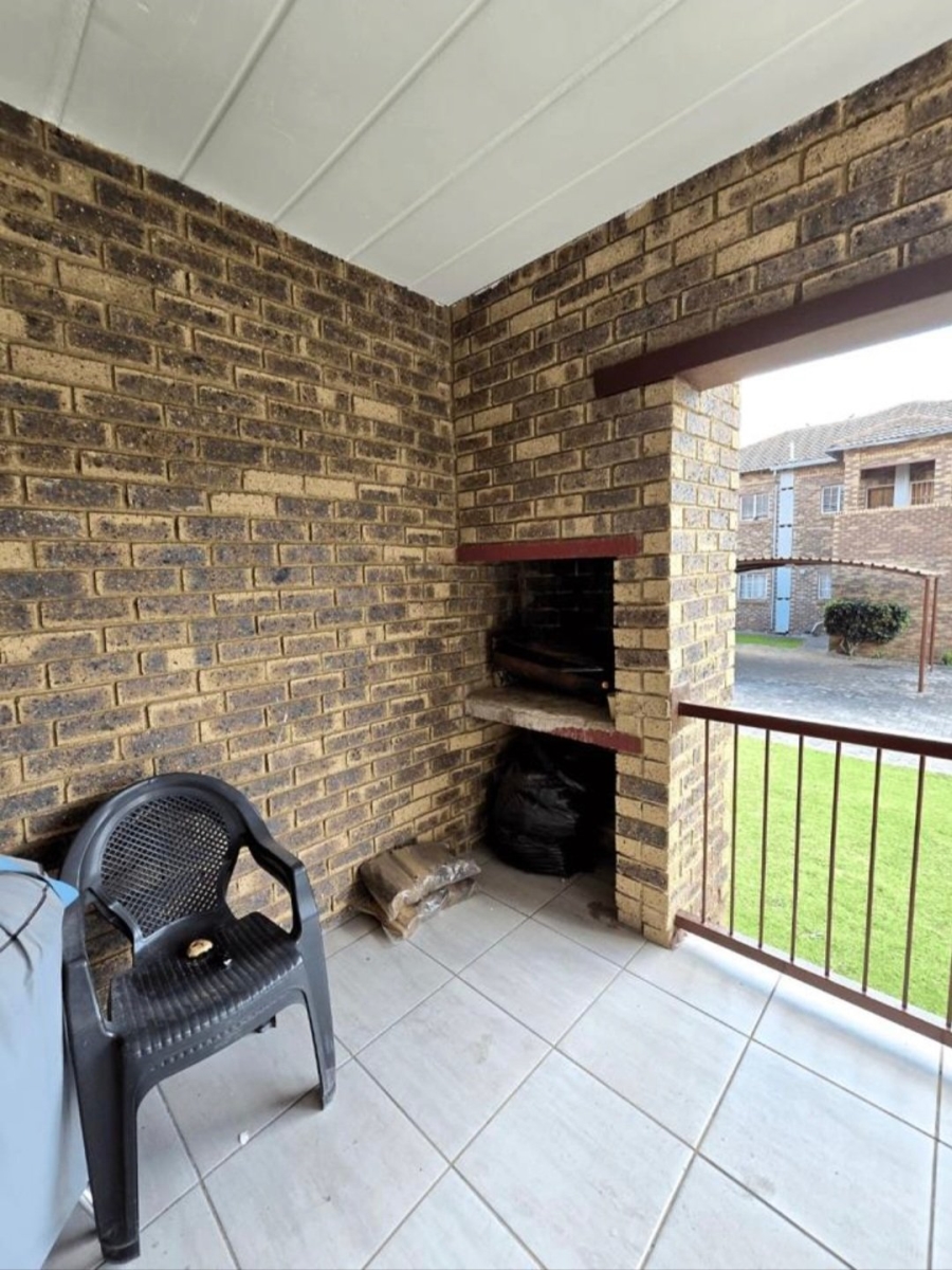 2 Bedroom Property for Sale in Noordwyk Gauteng