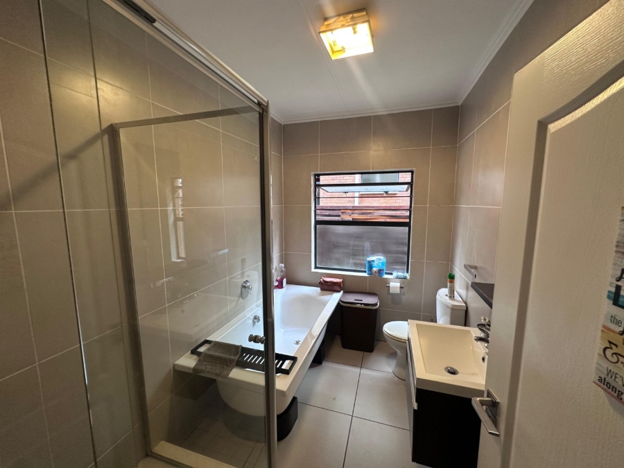 To Let 3 Bedroom Property for Rent in Broadacres Gauteng