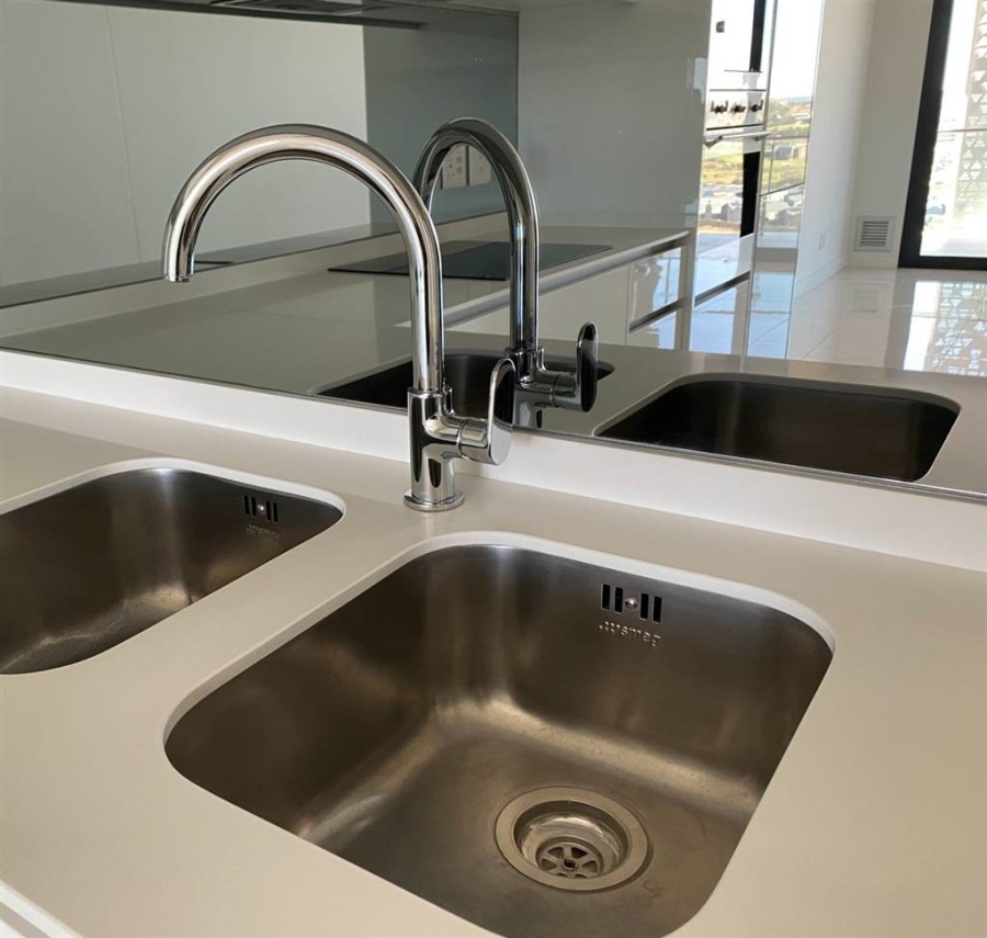 2 Bedroom Property for Sale in Waterfall Gauteng