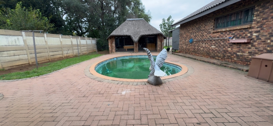 4 Bedroom Property for Sale in Three Rivers Gauteng