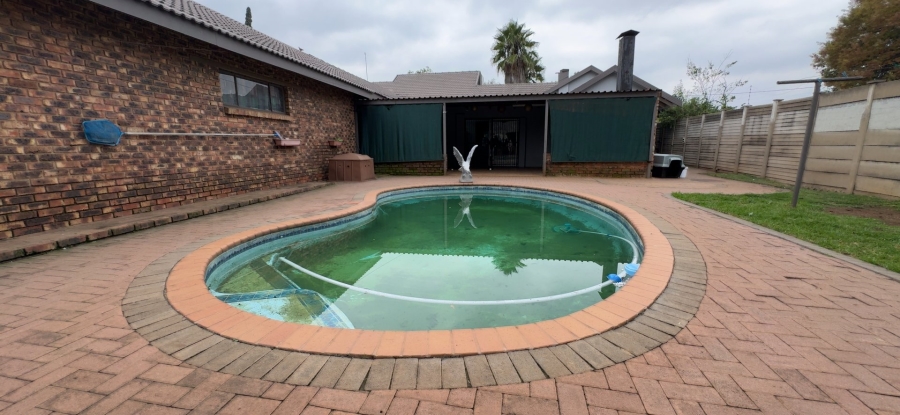 4 Bedroom Property for Sale in Three Rivers Gauteng