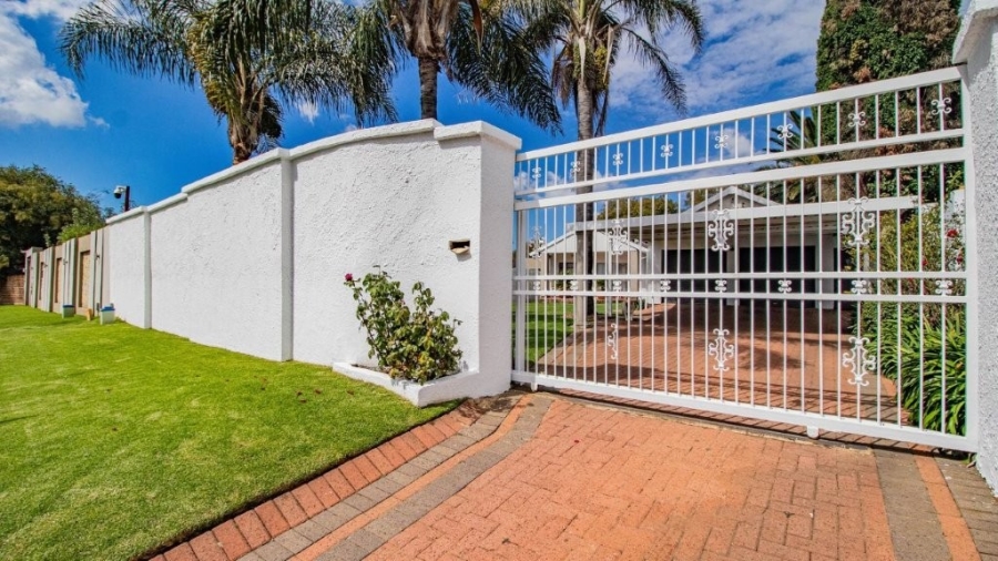 3 Bedroom Property for Sale in Bonaero Park Gauteng