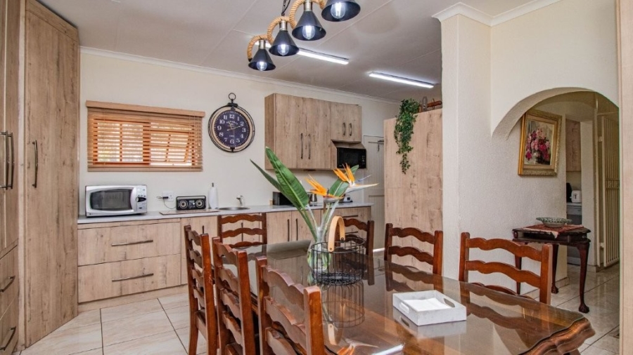 3 Bedroom Property for Sale in Bonaero Park Gauteng