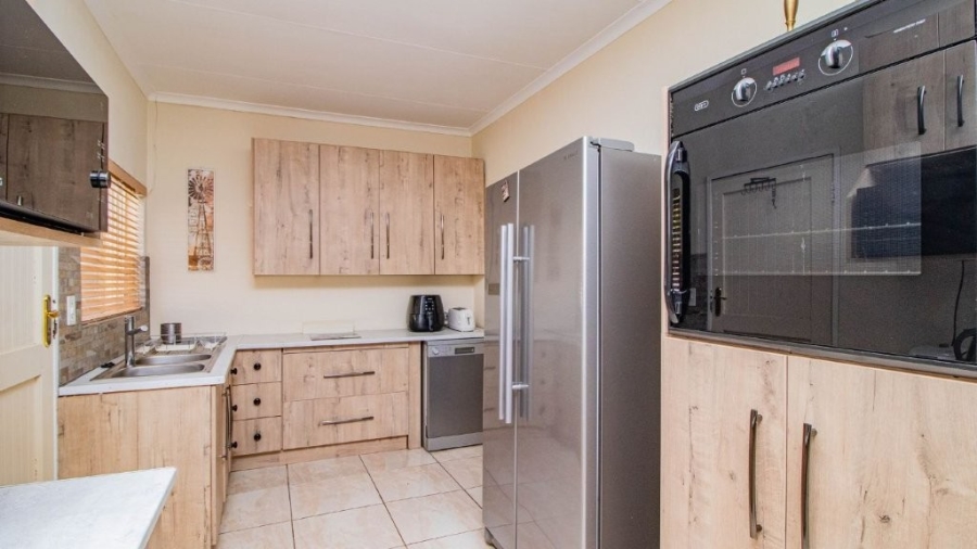3 Bedroom Property for Sale in Bonaero Park Gauteng