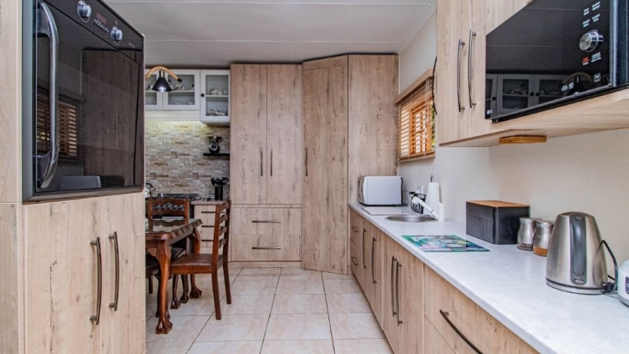3 Bedroom Property for Sale in Bonaero Park Gauteng