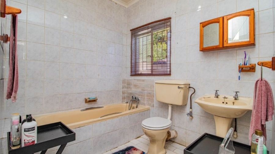 3 Bedroom Property for Sale in Bonaero Park Gauteng