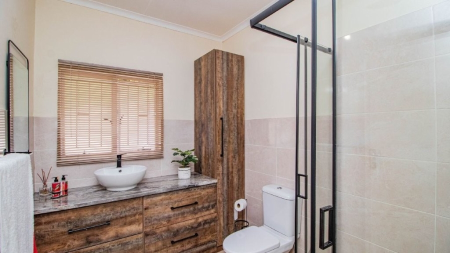 3 Bedroom Property for Sale in Bonaero Park Gauteng