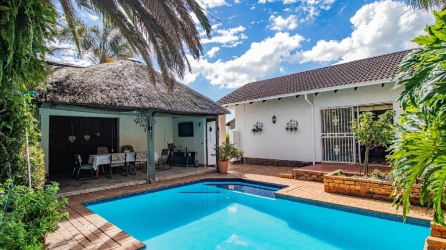 3 Bedroom Property for Sale in Bonaero Park Gauteng