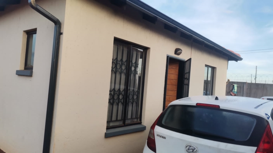 2 Bedroom Property for Sale in Protea Glen Gauteng