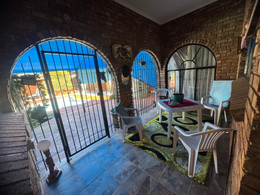  Bedroom Property for Sale in Mountain View Gauteng