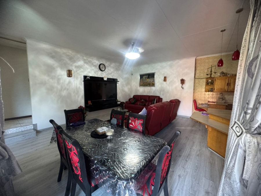  Bedroom Property for Sale in Mountain View Gauteng