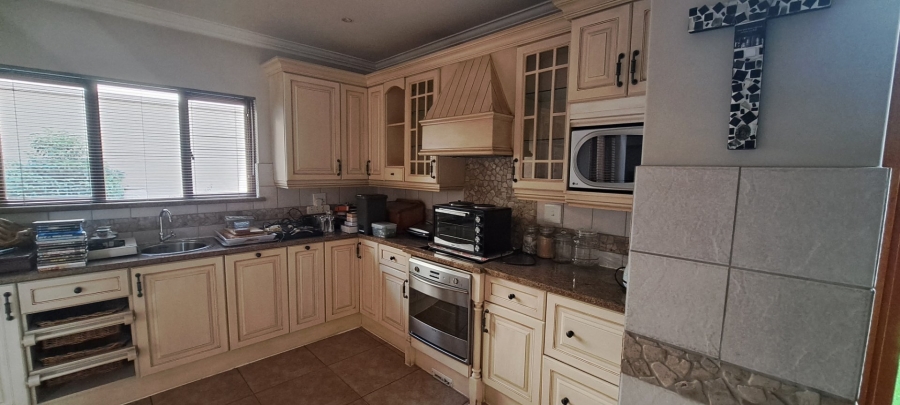 To Let 3 Bedroom Property for Rent in Bedfordview Gauteng