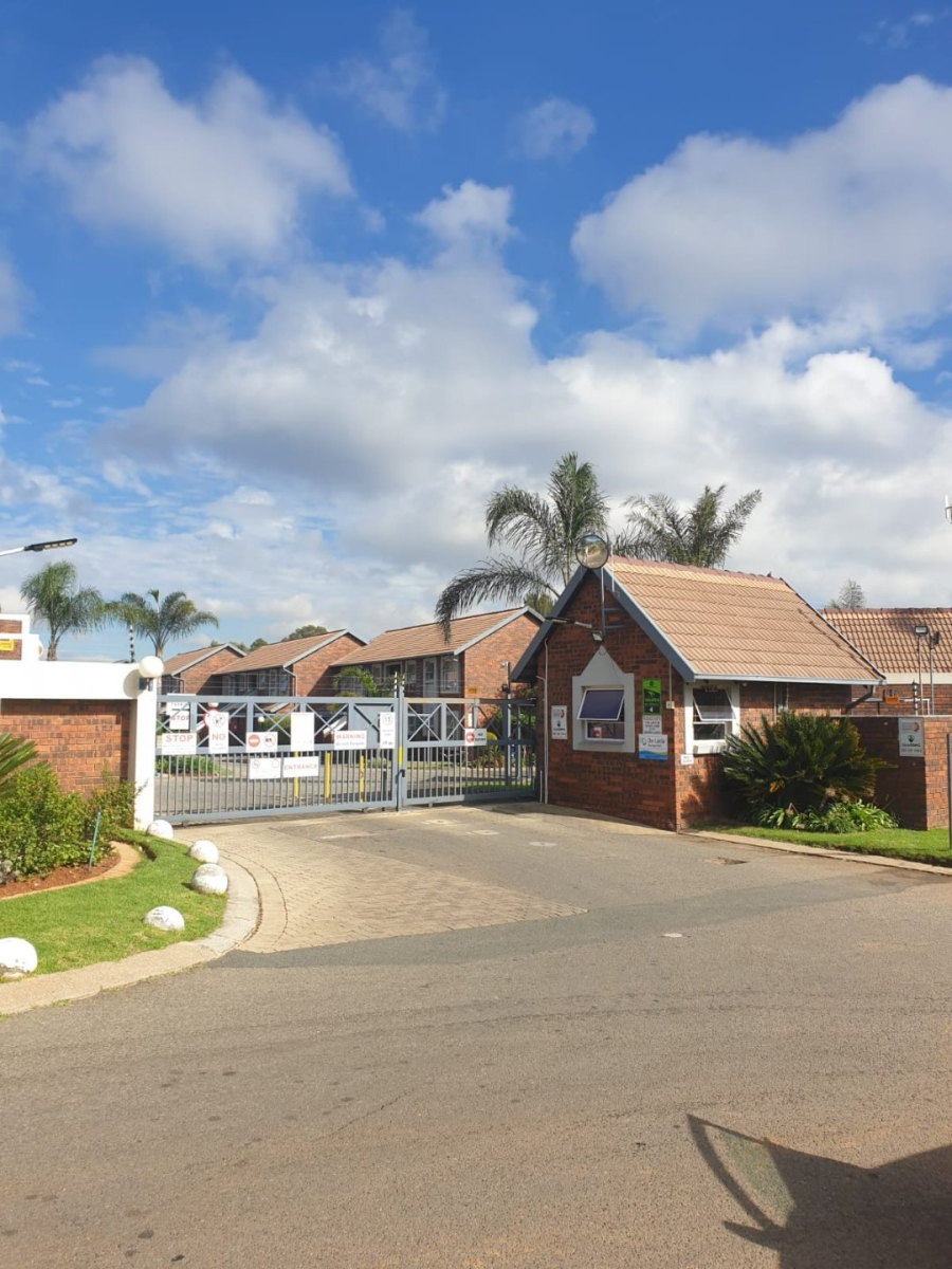 1 Bedroom Property for Sale in Glen Marais Gauteng