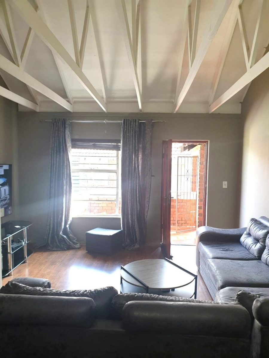 1 Bedroom Property for Sale in Glen Marais Gauteng