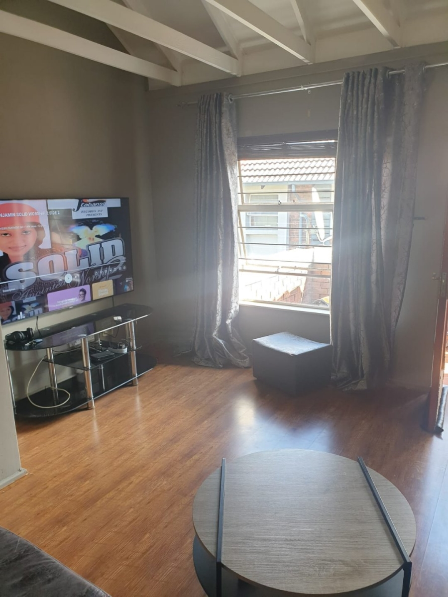 1 Bedroom Property for Sale in Glen Marais Gauteng