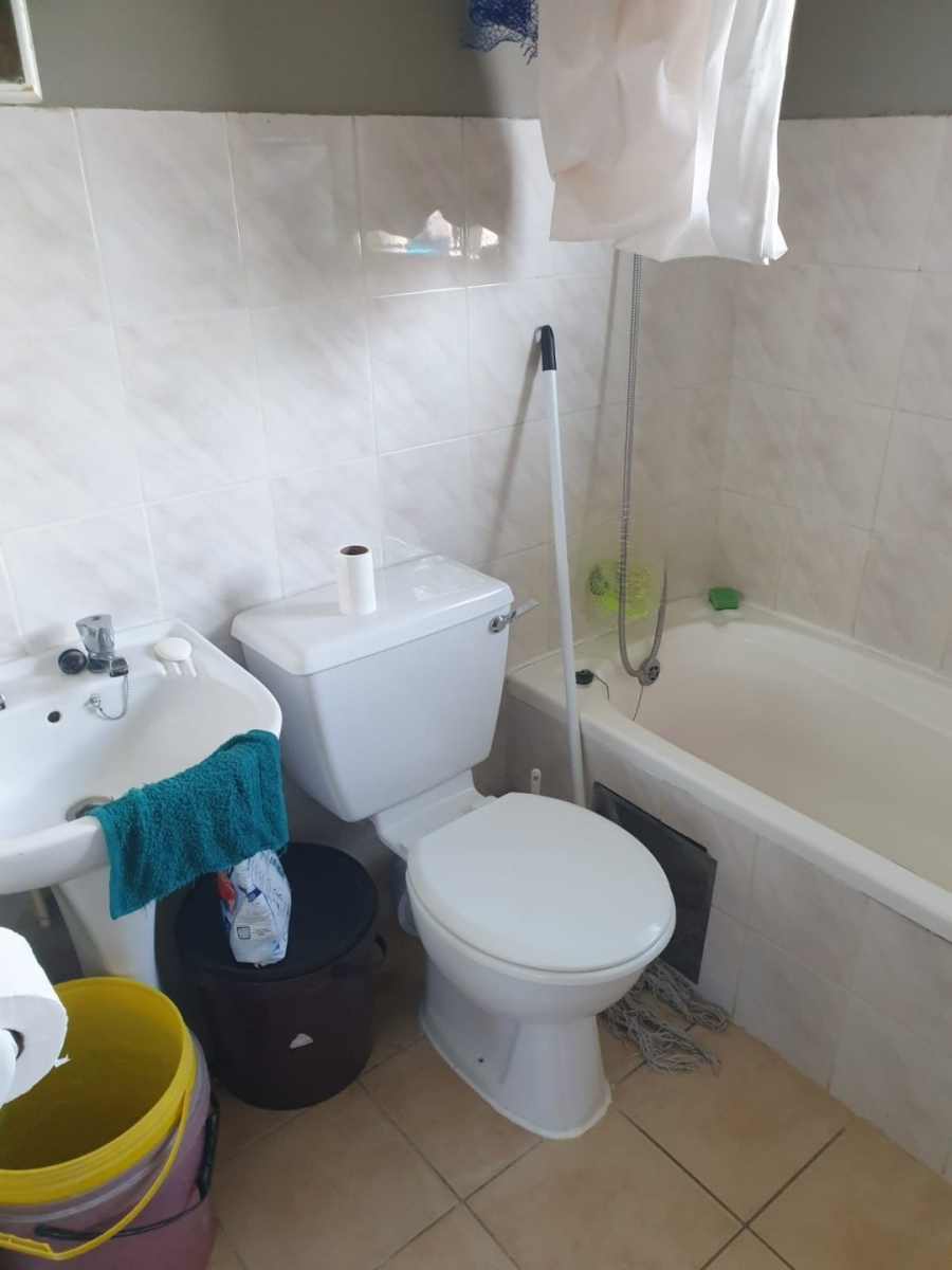 1 Bedroom Property for Sale in Glen Marais Gauteng