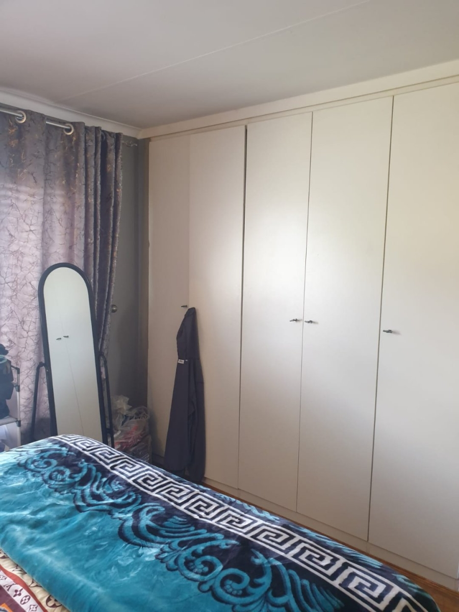 1 Bedroom Property for Sale in Glen Marais Gauteng