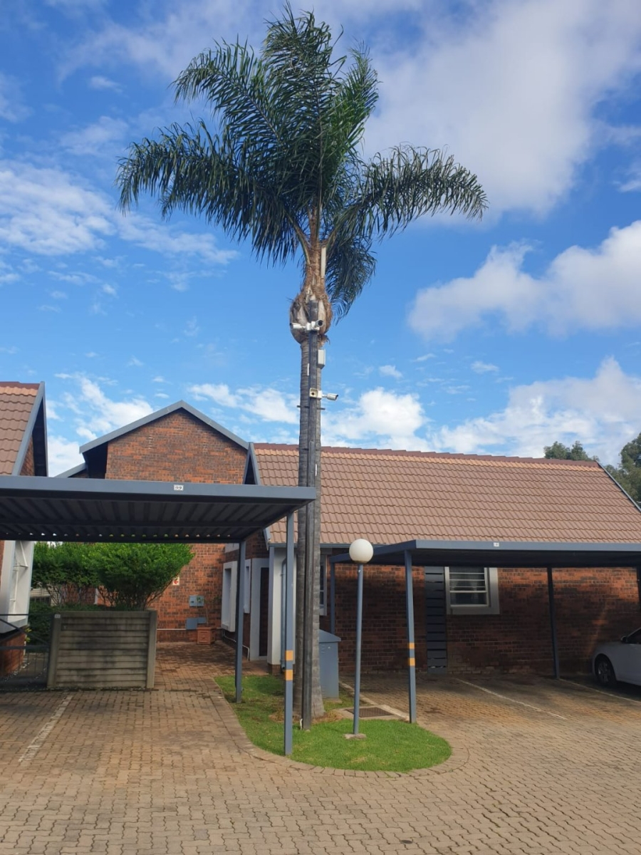 1 Bedroom Property for Sale in Glen Marais Gauteng