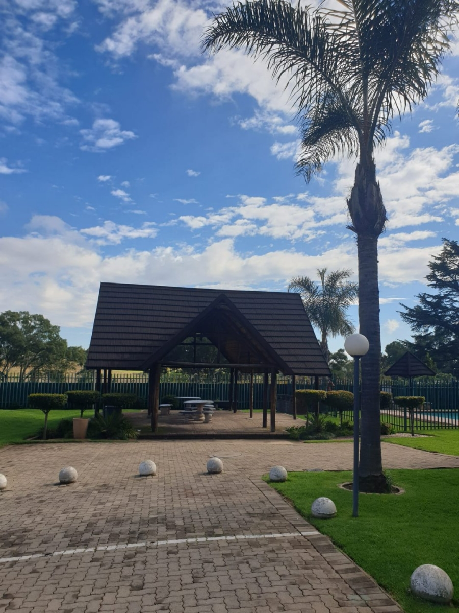 1 Bedroom Property for Sale in Glen Marais Gauteng