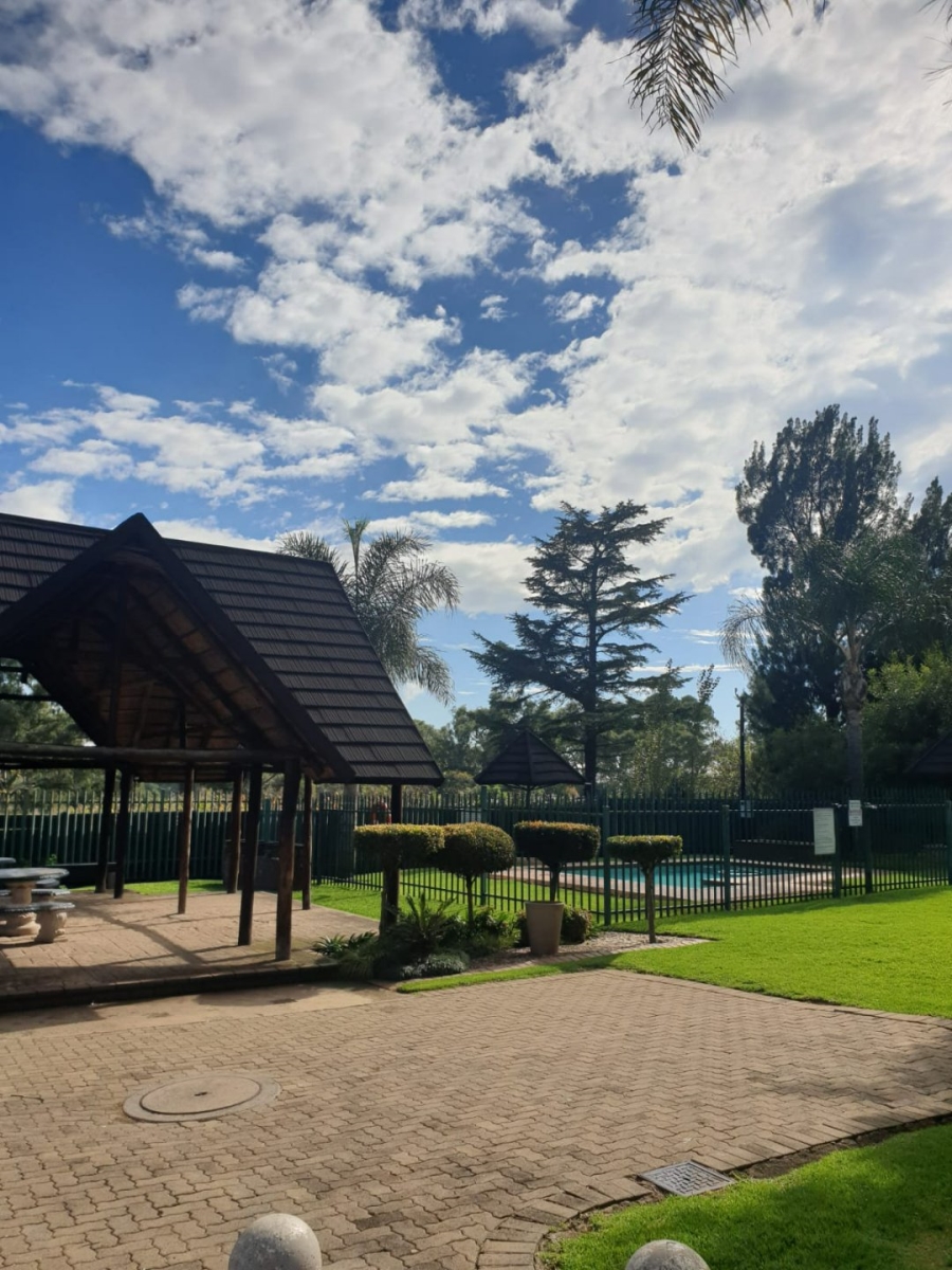1 Bedroom Property for Sale in Glen Marais Gauteng