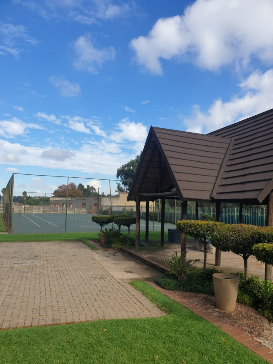 1 Bedroom Property for Sale in Glen Marais Gauteng