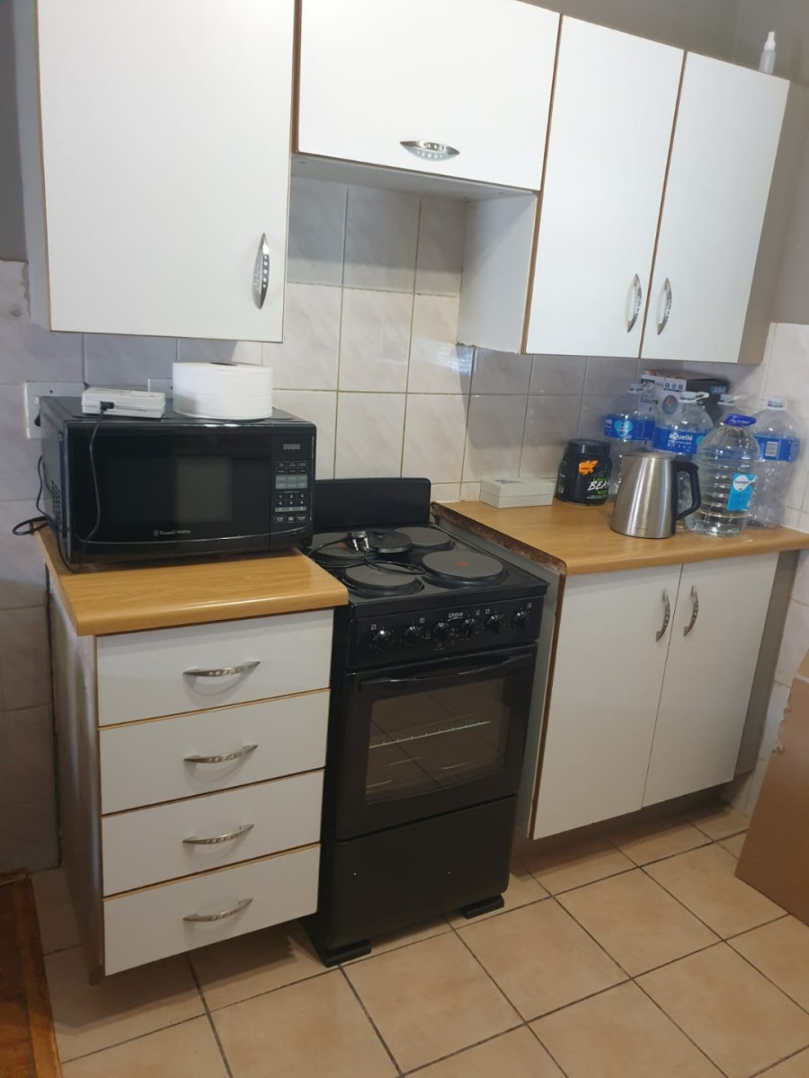 1 Bedroom Property for Sale in Glen Marais Gauteng