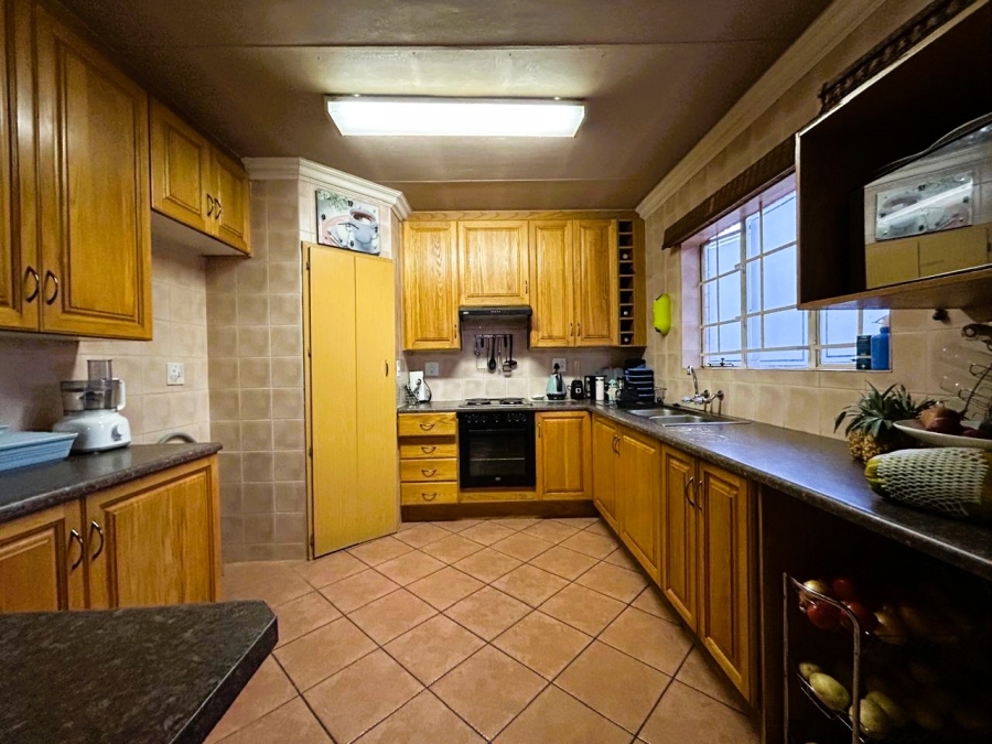 5 Bedroom Property for Sale in Highveld Gauteng