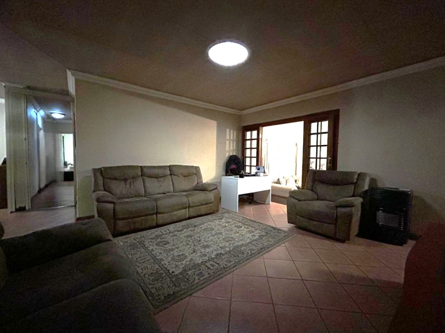 5 Bedroom Property for Sale in Highveld Gauteng