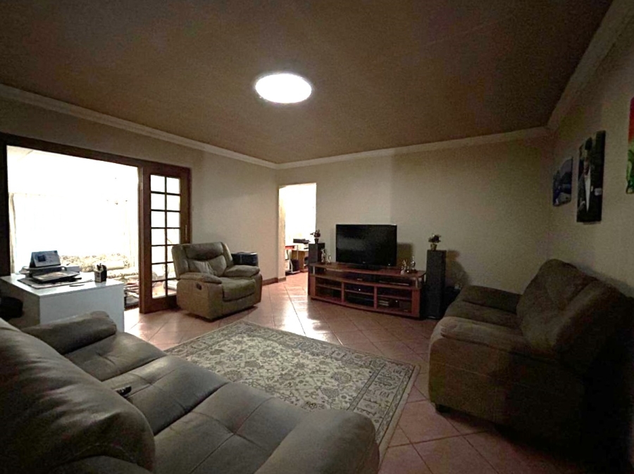 5 Bedroom Property for Sale in Highveld Gauteng