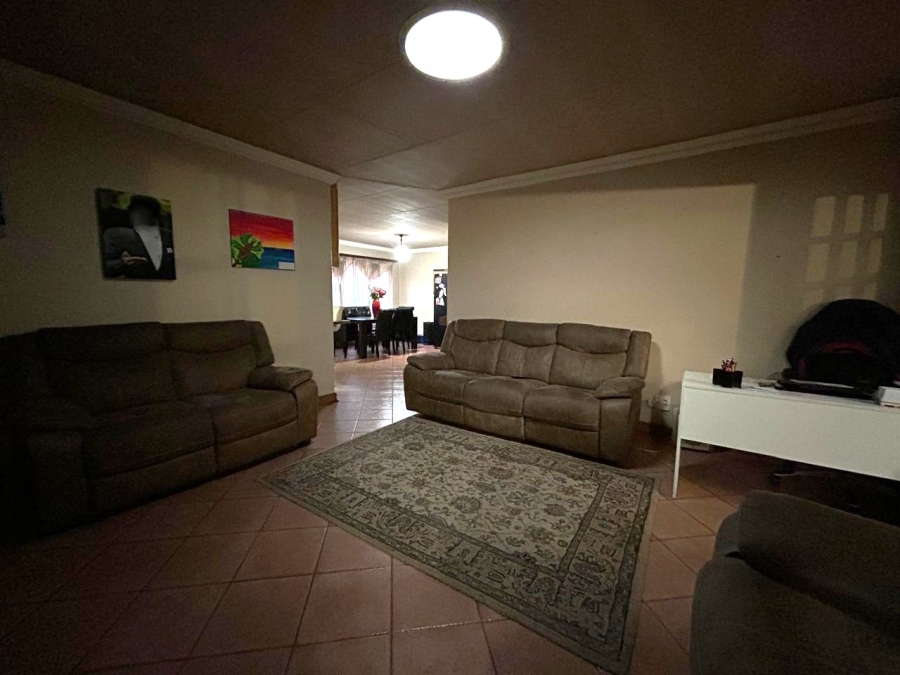 5 Bedroom Property for Sale in Highveld Gauteng