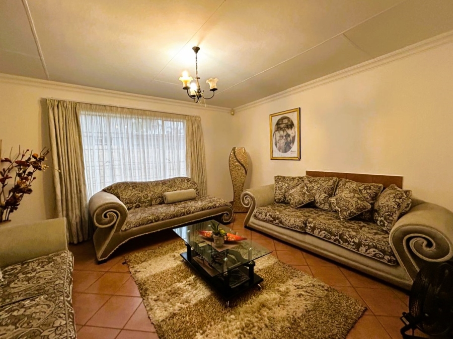 5 Bedroom Property for Sale in Highveld Gauteng