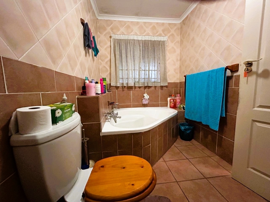 5 Bedroom Property for Sale in Highveld Gauteng