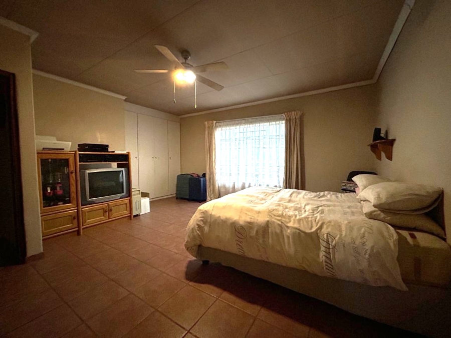5 Bedroom Property for Sale in Highveld Gauteng