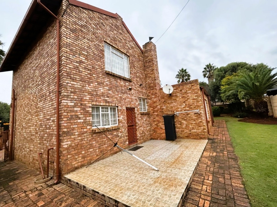 5 Bedroom Property for Sale in Highveld Gauteng