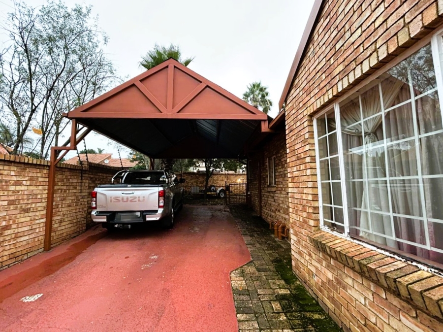 5 Bedroom Property for Sale in Highveld Gauteng
